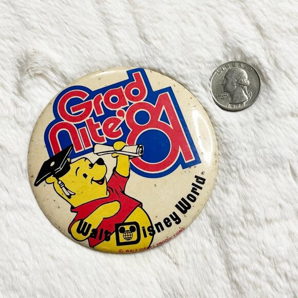 🔮 5/$25 Vintage Disney Winnie The Pooh Grad Nite 81 Pin - Picture 2 of 2